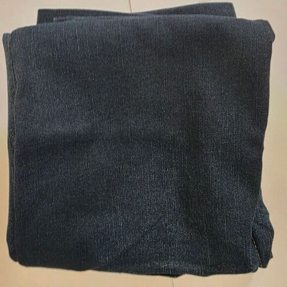 Women's Gloria Vanderbilt Amanda Pull-On Capri Pants Color: Hewlett Size: 4 - Picture 3 of 4